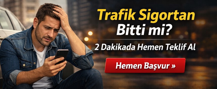 acil trafik sigortası teklifi alan sürücü telefon üzerinden sigorta kontrolü yapıyor
